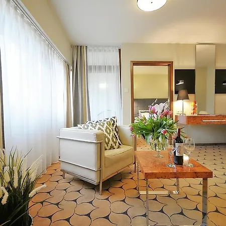209 W Royal Tulip Przy Plazy Dobruk Apartment