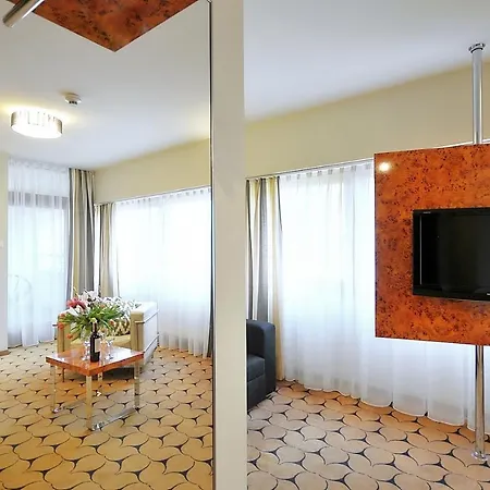 209 W Royal Tulip Przy Plazy Dobruk Apartamento *