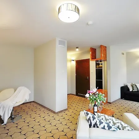 209 W Royal Tulip Przy Plazy Dobruk Apartment *